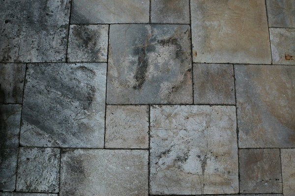 Prix pose travertin extérieur : faites le bon choix !